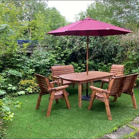 Lovely 2-Bed Apartment In Knowle 索利赫尔 外观 照片