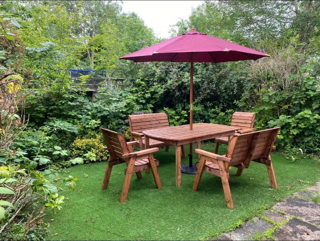 Lovely 2-Bed Apartment In Knowle 索利赫尔 外观 照片